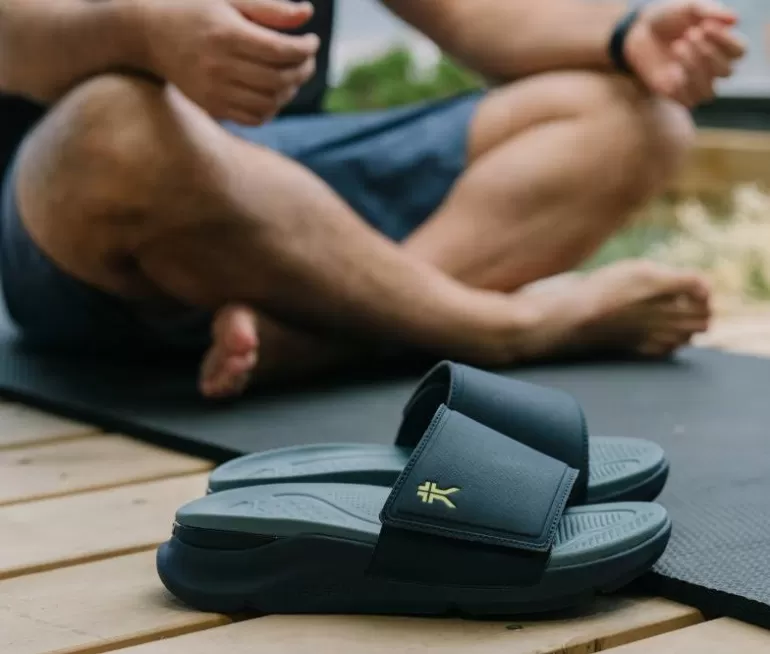 moment_9.webp KURU Footwear MOMENT Jetblack-stormgray Clearance